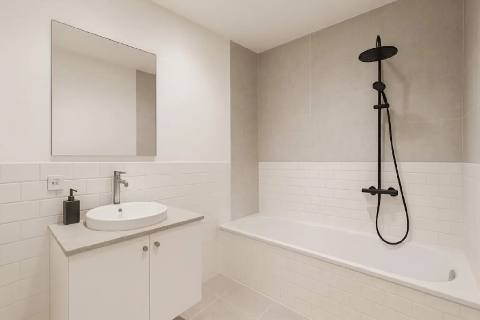 3-Zimmer-Wohnung mit Loggia & Grünblick – Sanierungsprojekt mit Potenzial