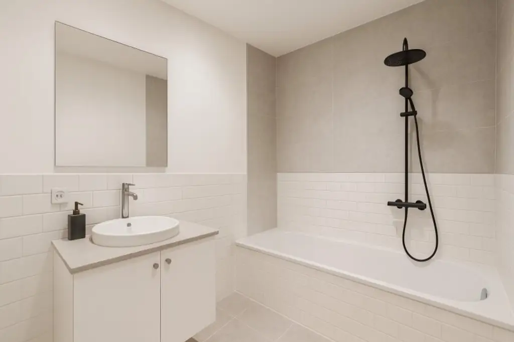 3-Zimmer-Wohnung mit Loggia & Grünblick – Sanierungsprojekt mit Potenzial