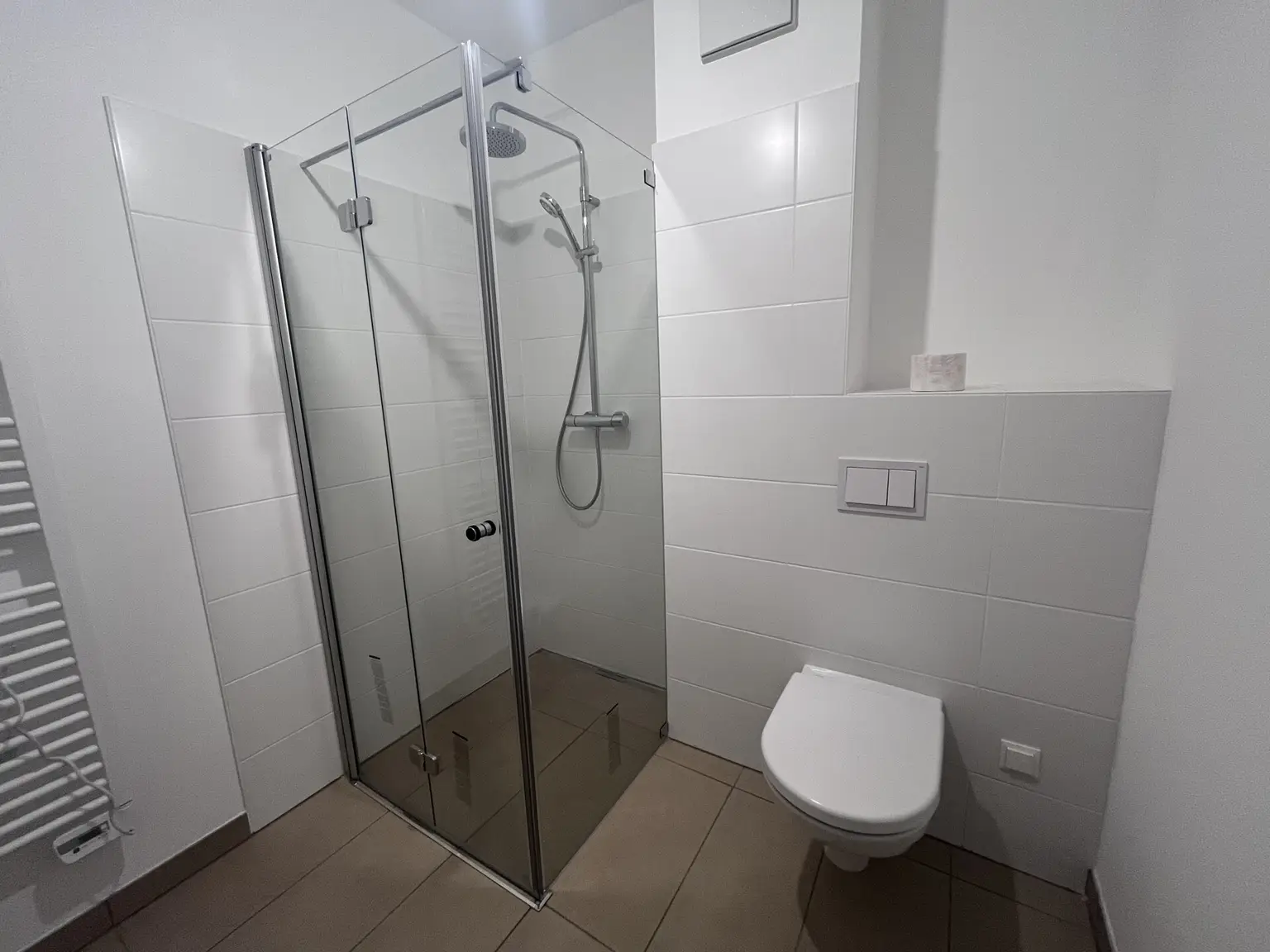 Erstbezug !! Traumhafte Doppelhaushälfte , Wohnkeller  mit Garten und 2 Stellplätzen!