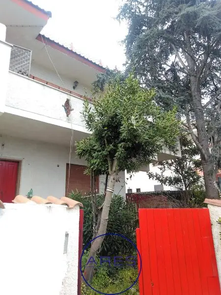 ITALIEN - Unweit von Rom wartet dieser herrliche Villenanteil innerhalb einer exklusiven Anlage mit Privatstrand auf Sie!