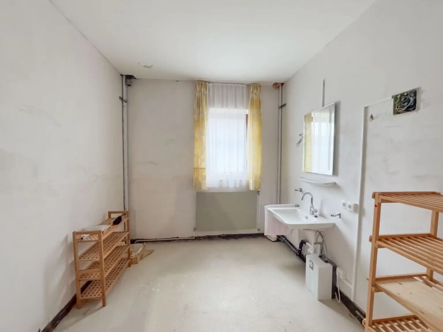 🏡 Großzügiges Einfamilienhaus mit Werkstattkeller, Garage & Terrasse in Stockerau mit Ausbaupotenzial!