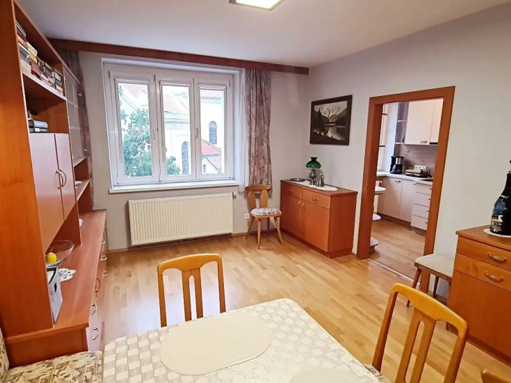 FAMILIENHIT, ENKPLATZ, gepflegte 113 m2 Neubau mit Loggia, 4 Zimmer, Küche, 2 Bäder, teilmöbliert, 3. Liftstock, U3-Nähe