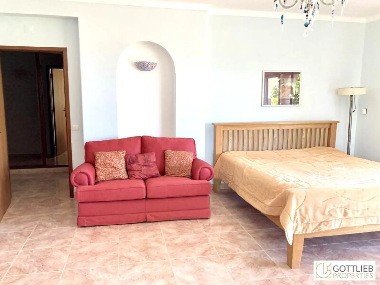 Uneinsehbare Villa mit Terrassen und großem Garten, Swimmingpool und Meerblick