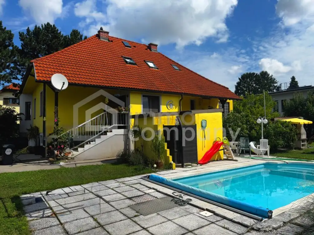 Sonniges Eckgrundstück mit charmantem Einfamilienhaus – großes Potenzial in ruhiger Nachbarschaft!