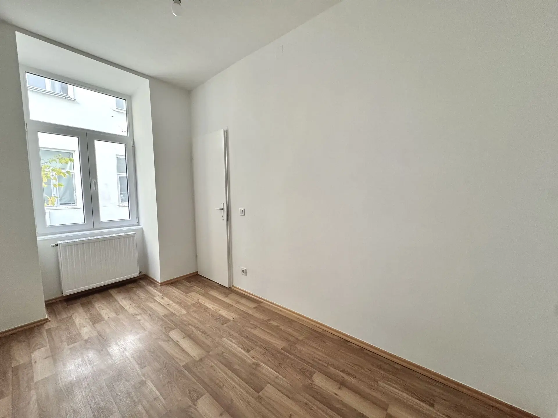 20251118_105955949_iOS