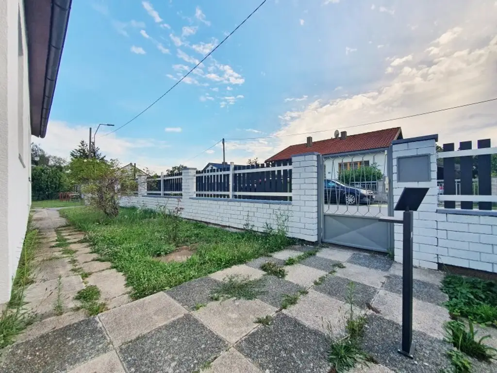 ++TOP++ Seltene Gelegenheit!  Charmantes Einfamilienhaus auf 898 m2 Grundstück - großer Garten!  Sehr ruhig und ZENTRAL gelegen mit eigene Garage!  TOP Anlage +++