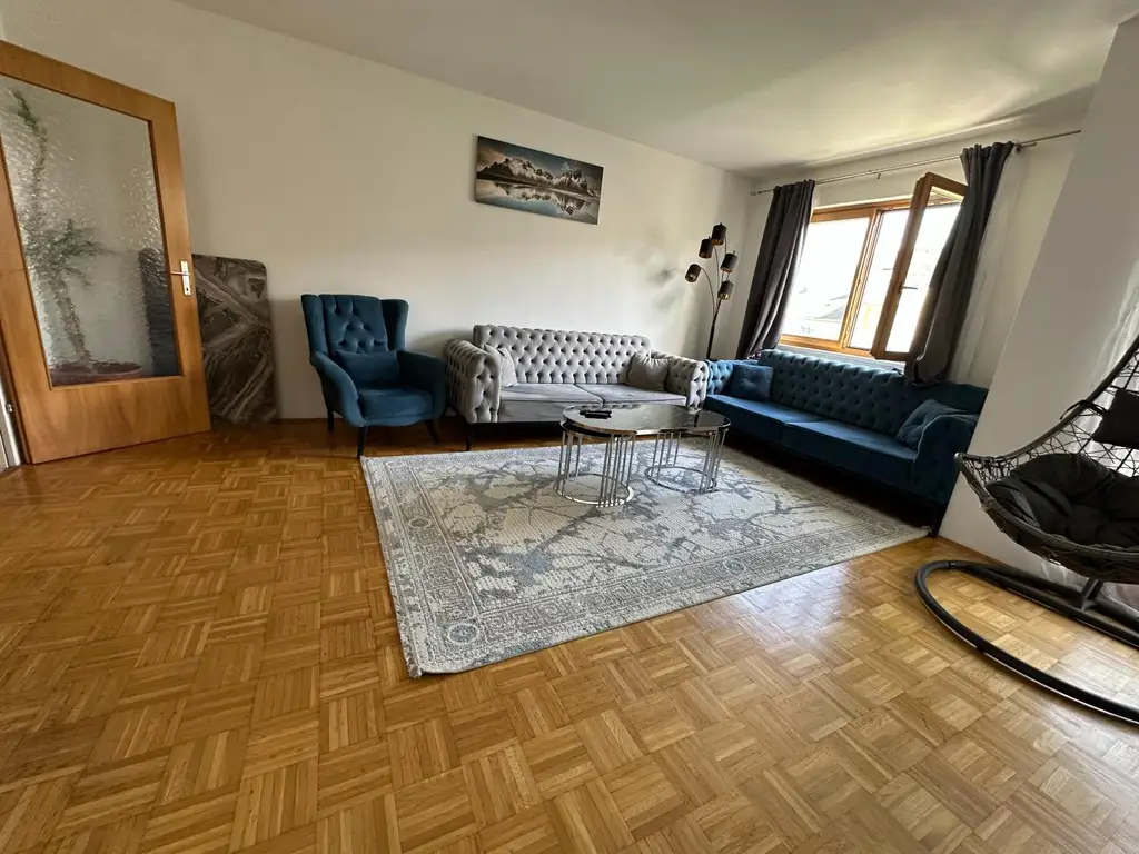Große, gepflegte Eigentumswohnung mit Balkon und praktischer Raumaufteilung! Ideal für Familien!