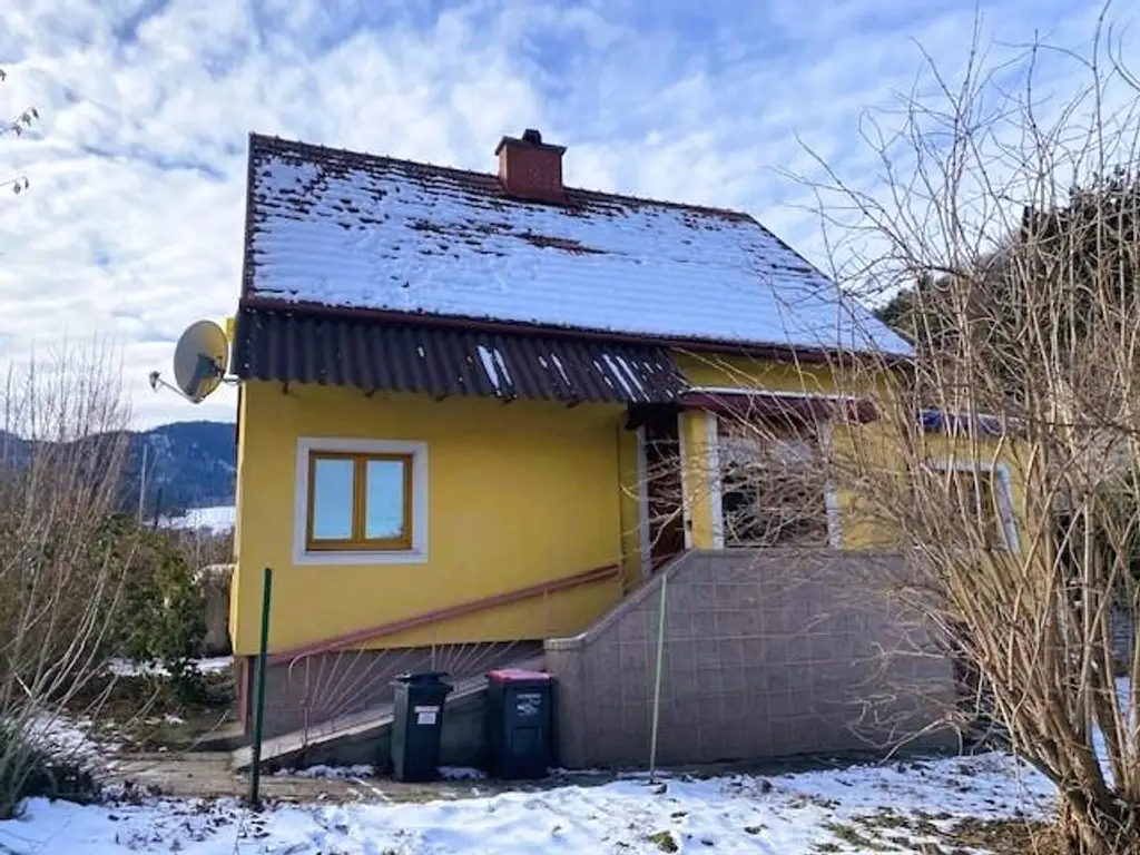 Einfamilienhaus am Stadtrand von Gloggnitz! Garten und romantisches Nebengebäude!