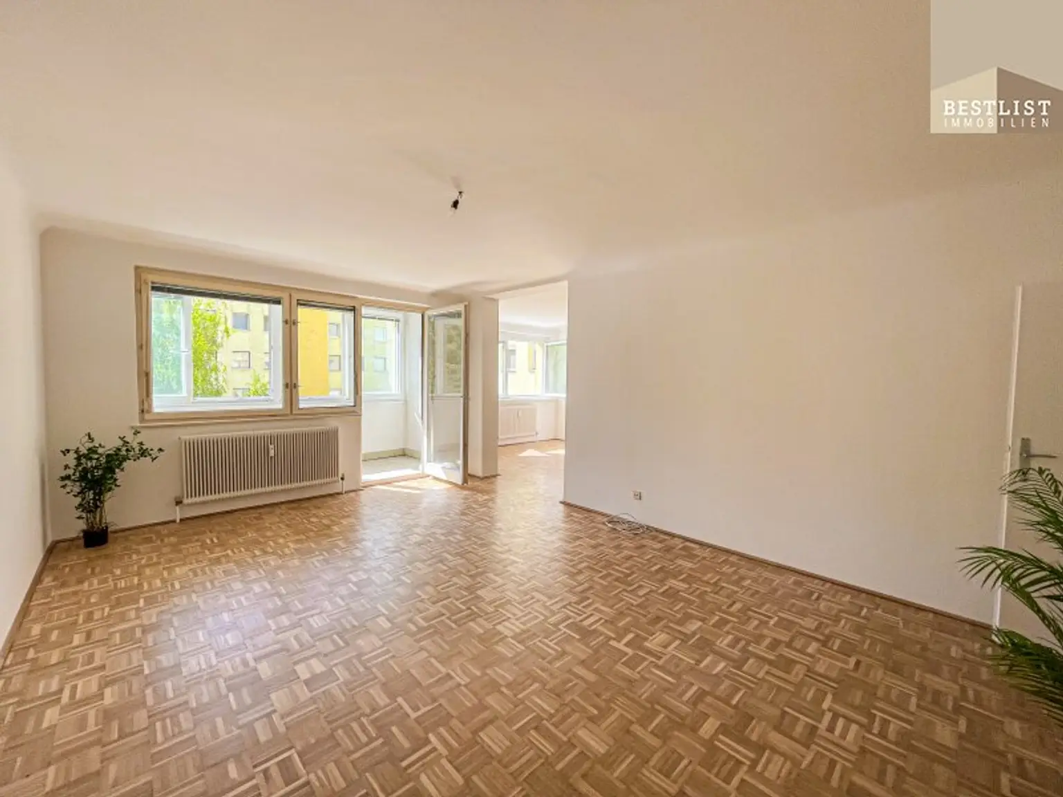 Modernisierte Wohnung mit sonniger Loggia!