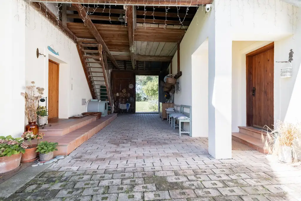 “Zauberhafter Dreikanthof mit großem Gartenparadies bei Tulln“