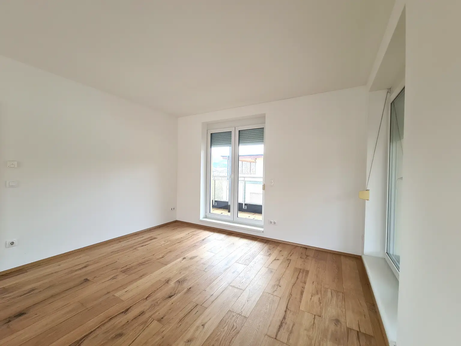 Top Maisonettenwohnung mit Dachterrasse, Garten und Carport!