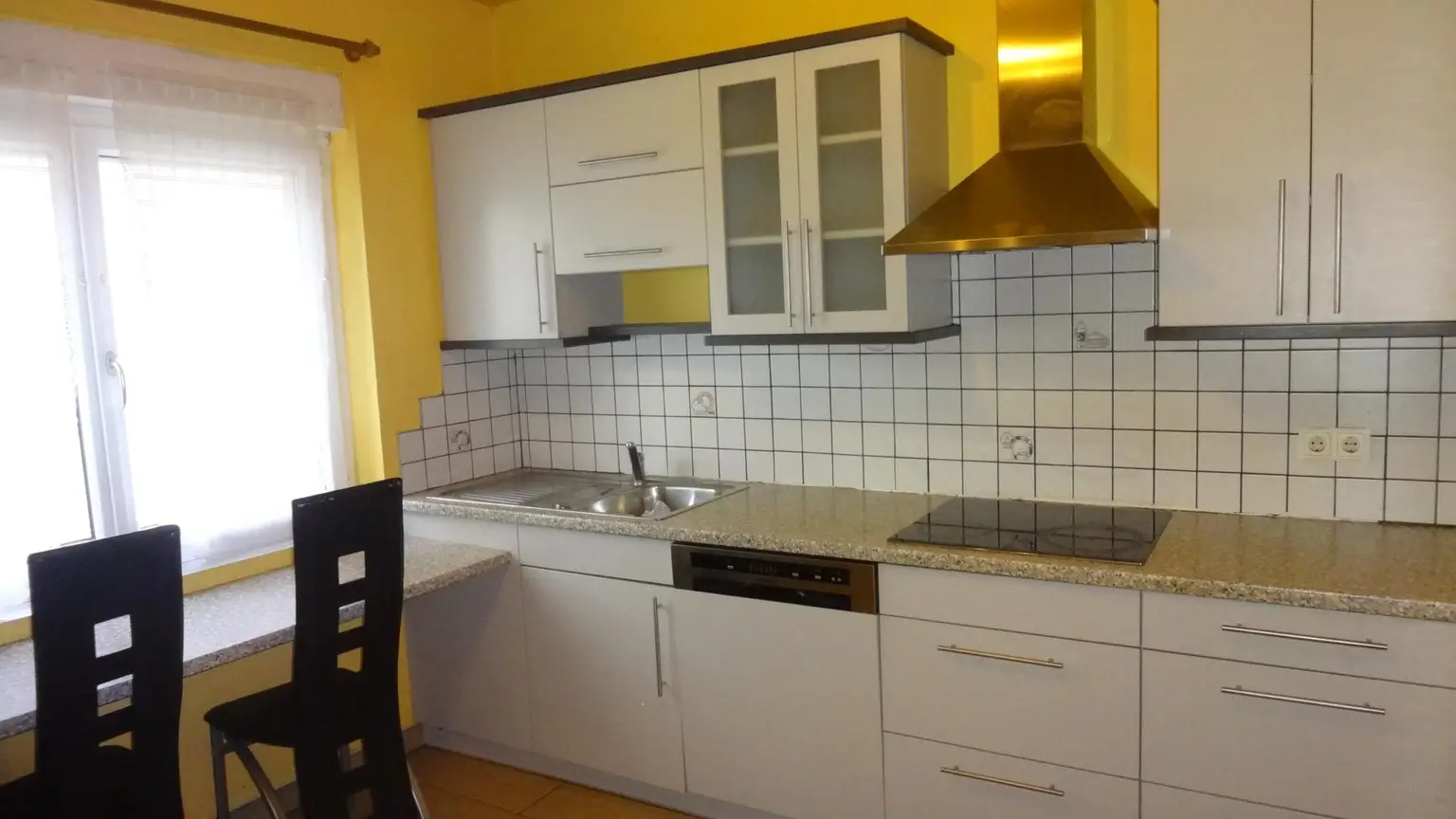 * Gelegenheit *  Einfamilienhaus mit viel Wohnfläche, Keller und Garten!