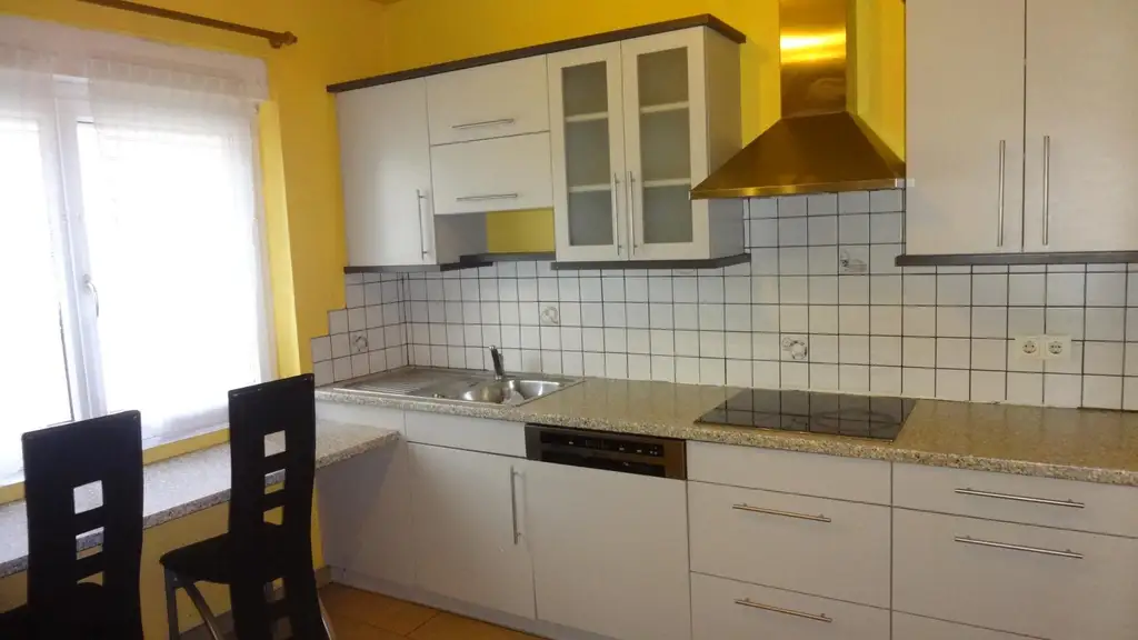 * Gelegenheit *  Einfamilienhaus mit viel Wohnfläche, Keller und Garten!