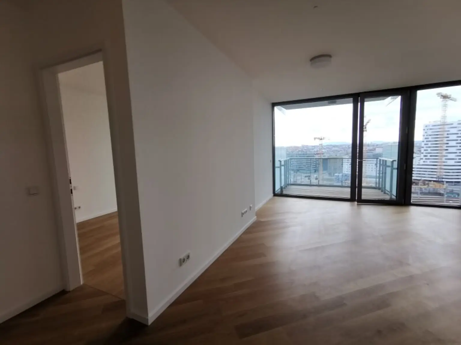 Moderne 3 Zimmer mit Balkon und vielen Extras im Haus!