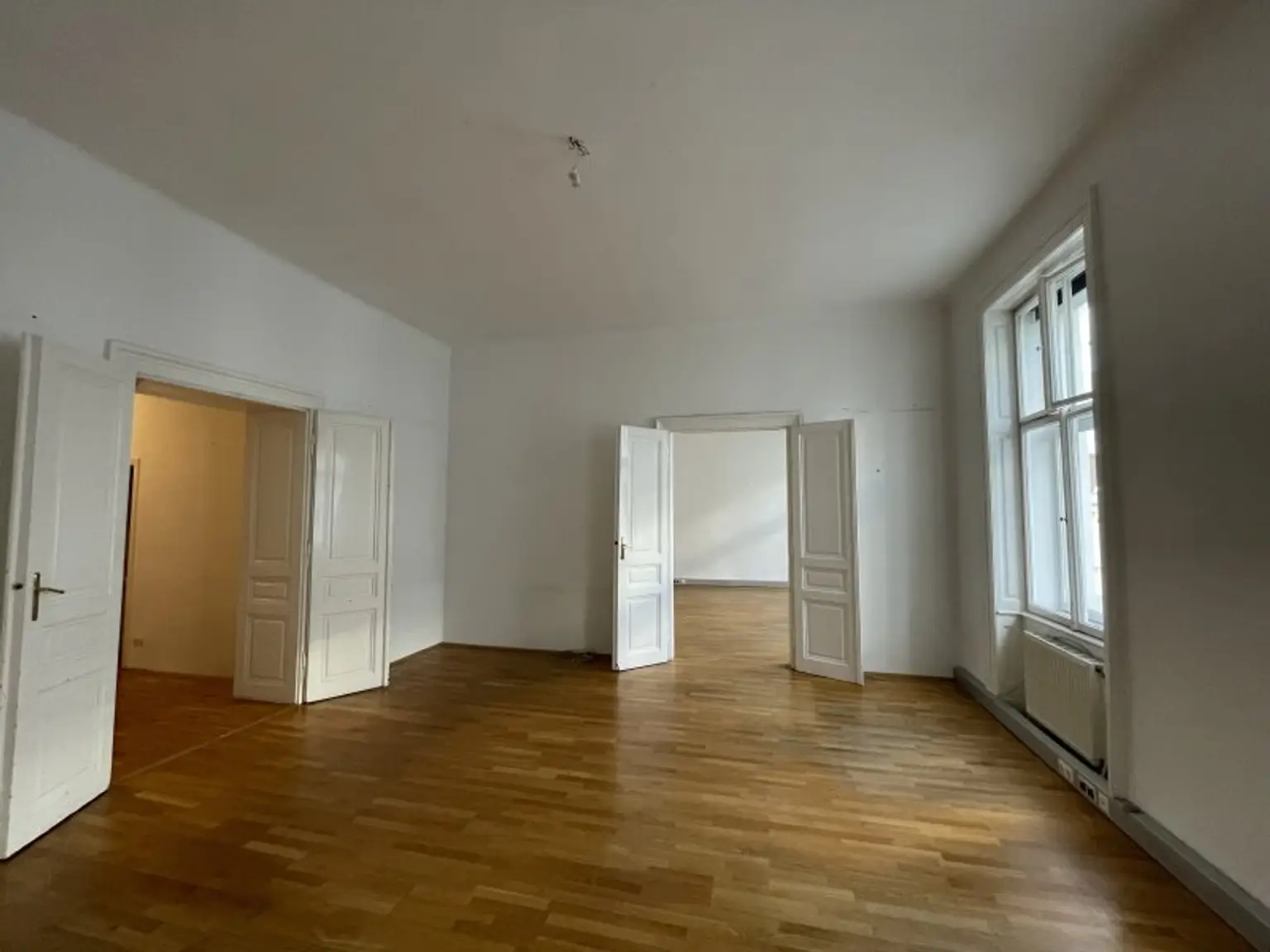 4-ZIMMER-BÜRO IN PALAIS BEIM STADTPARK/U4!