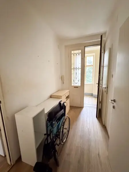 Renovierungsbedürftige Zwei-Zimmer-Wohnung im Erdgeschoss mit Garten, Nähe U3 Hütteldorfer Straße!