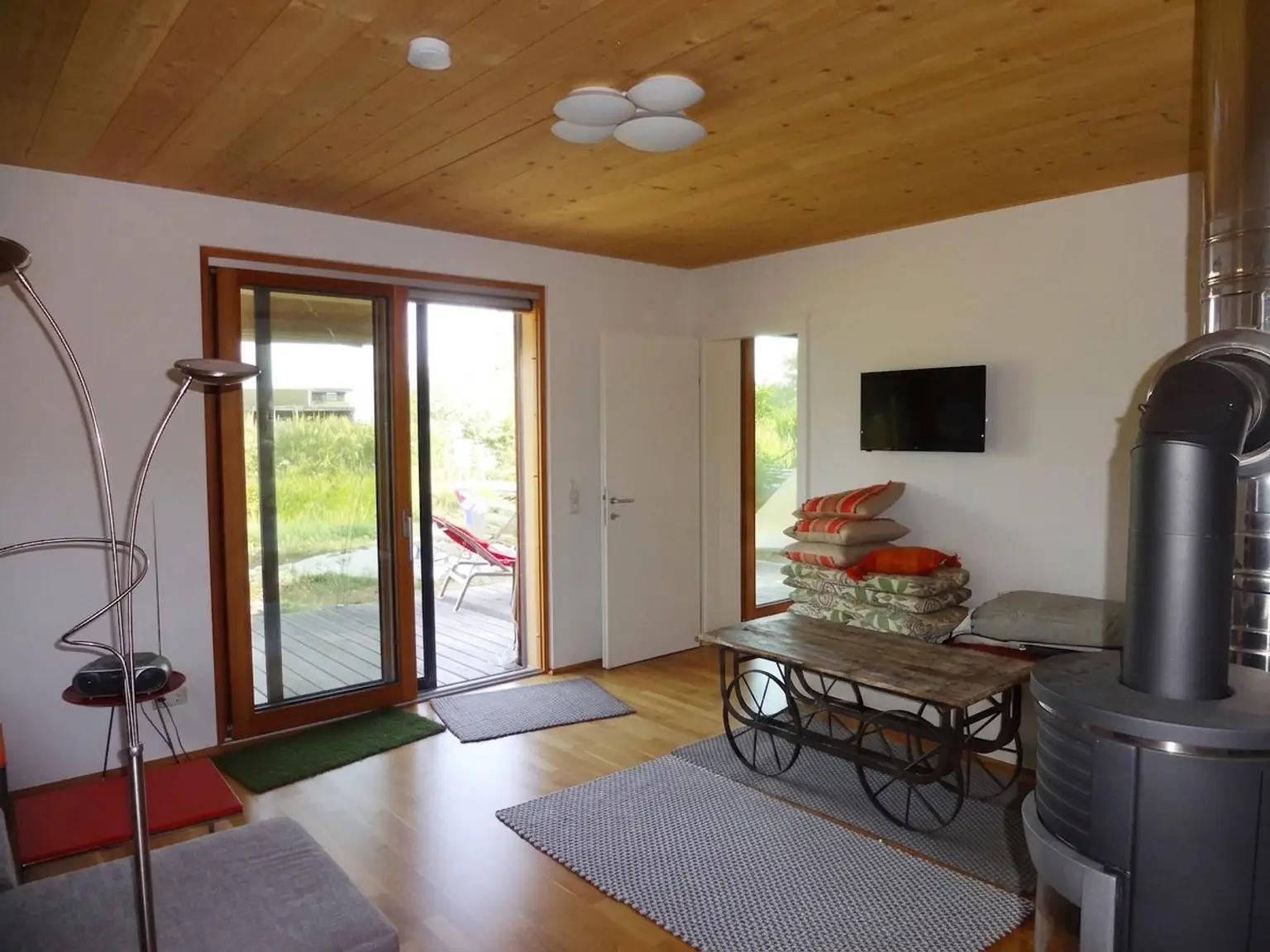 Wohnzimmer ( aufgeräumt mit KI Unterstützung)