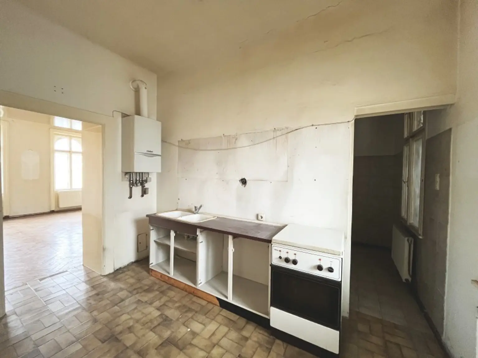 Bandgasse / Sanierungsbedürftige 2 Zimmer Wohnung
Dachgeschoß / Charmanter Altbau