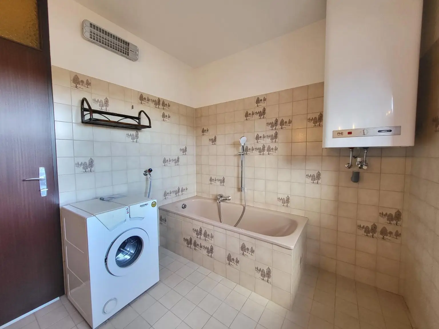 GEMÜTLICHE 3-ZIMMER-WOHNUNG MIT LOGGIA UND WUNDERSCHÖNEM AUSBLICK