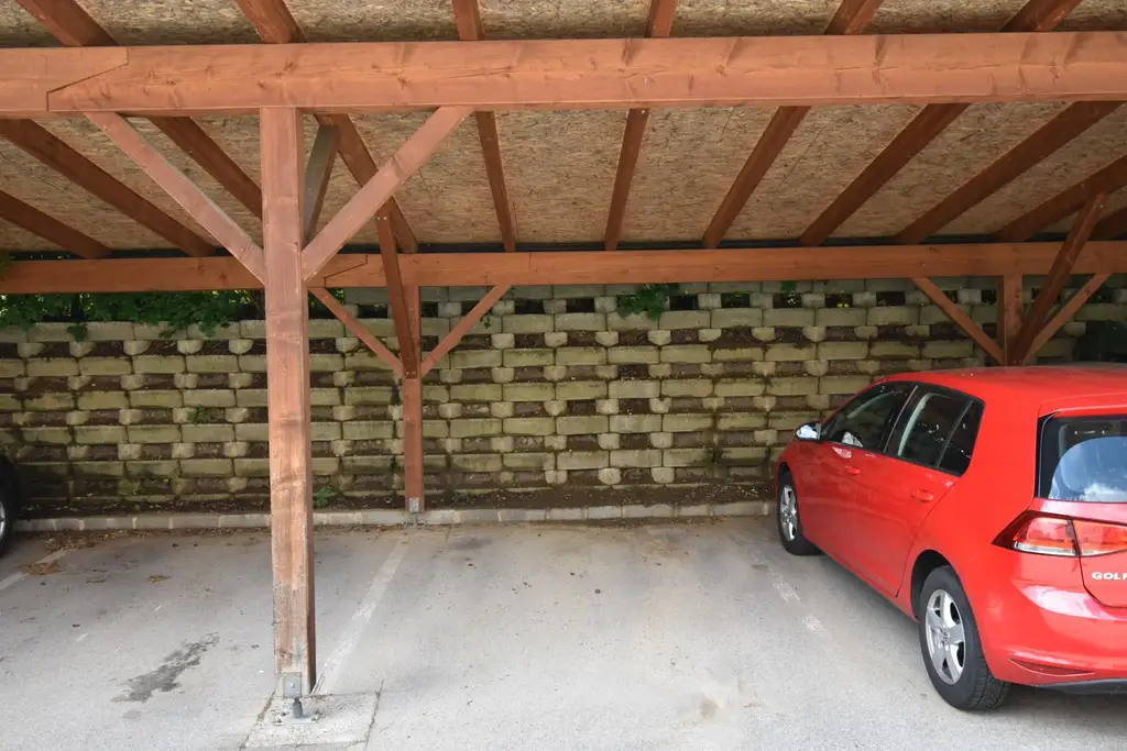„Zentrumsnahe 3 Zimmer-Wohnung“ Mit Loggia und Carport! In begehrter, ruhiger Lage! Ca. 81 m²