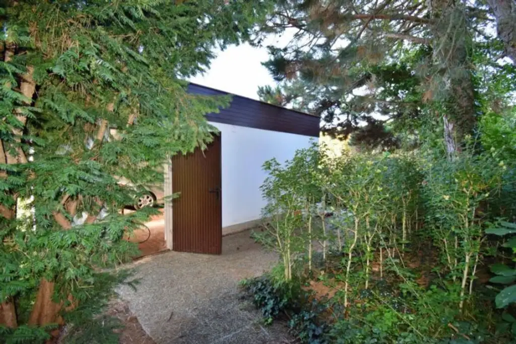 Exklusives Traum-Anwesen mit Naturteich und Gästehaus