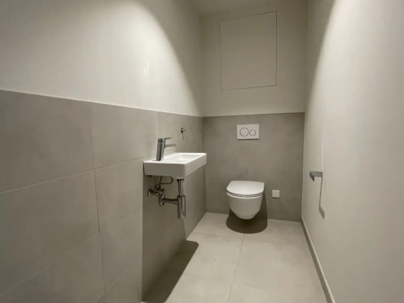 ***** Belvedereblick: unbefristete 3 Zimmer Neubau mit Loggia ab August zur Vermietung *****