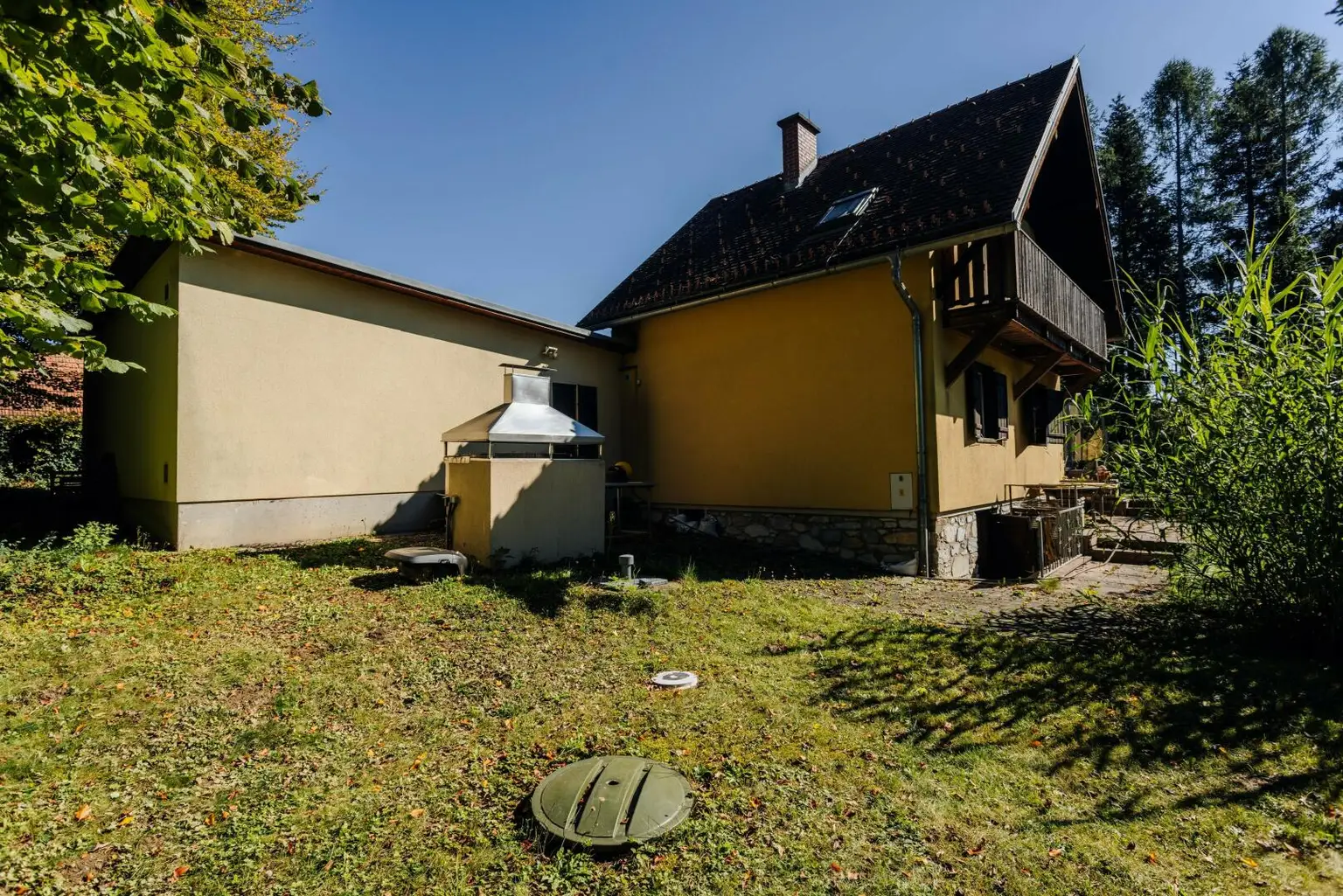 Großzügiges Einfamilienhaus mit Schwimmteich in Weinitzen - ländliche Geborgenheit trifft modernen Wohnkomfort