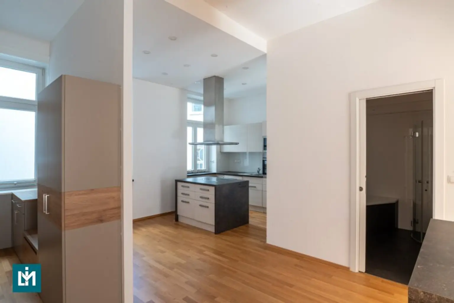 SCHÖNE 3 - ZIMMER WOHNUNG / NÄHE AUGARTEN