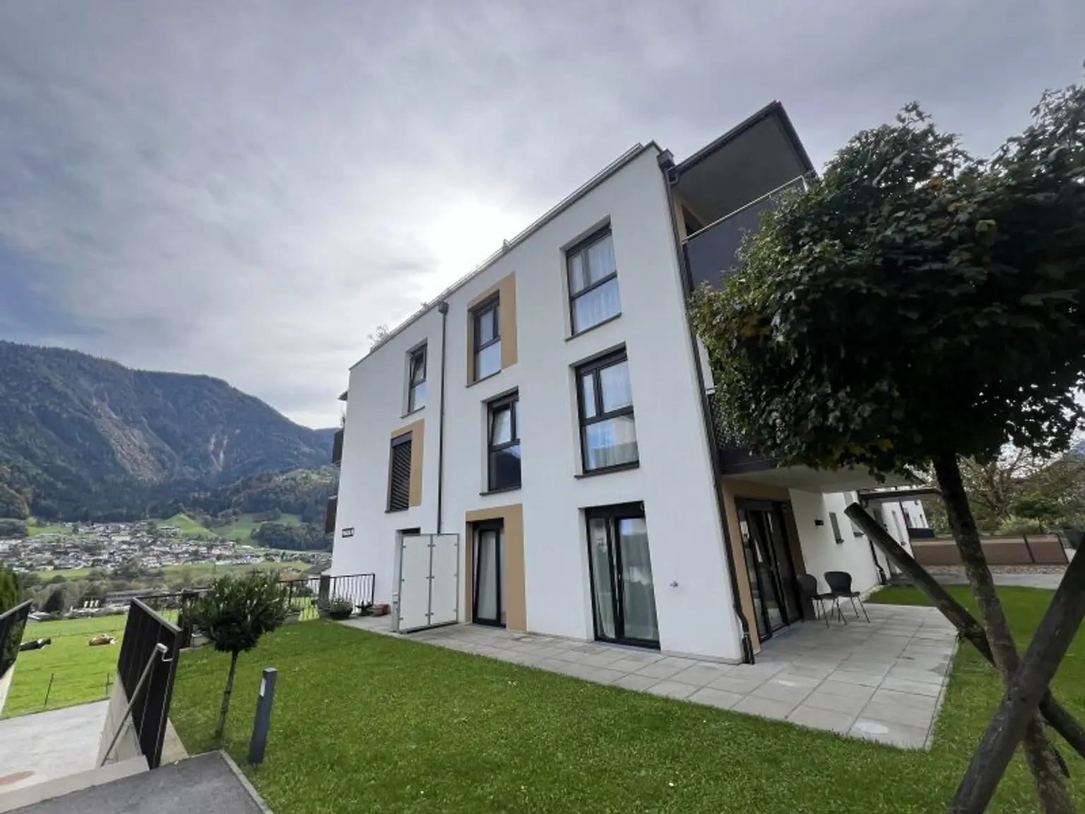 JENBACH - Neuwertige, sonnige 3 Zi.-Mietwohnung mit Balkon in Toplage
