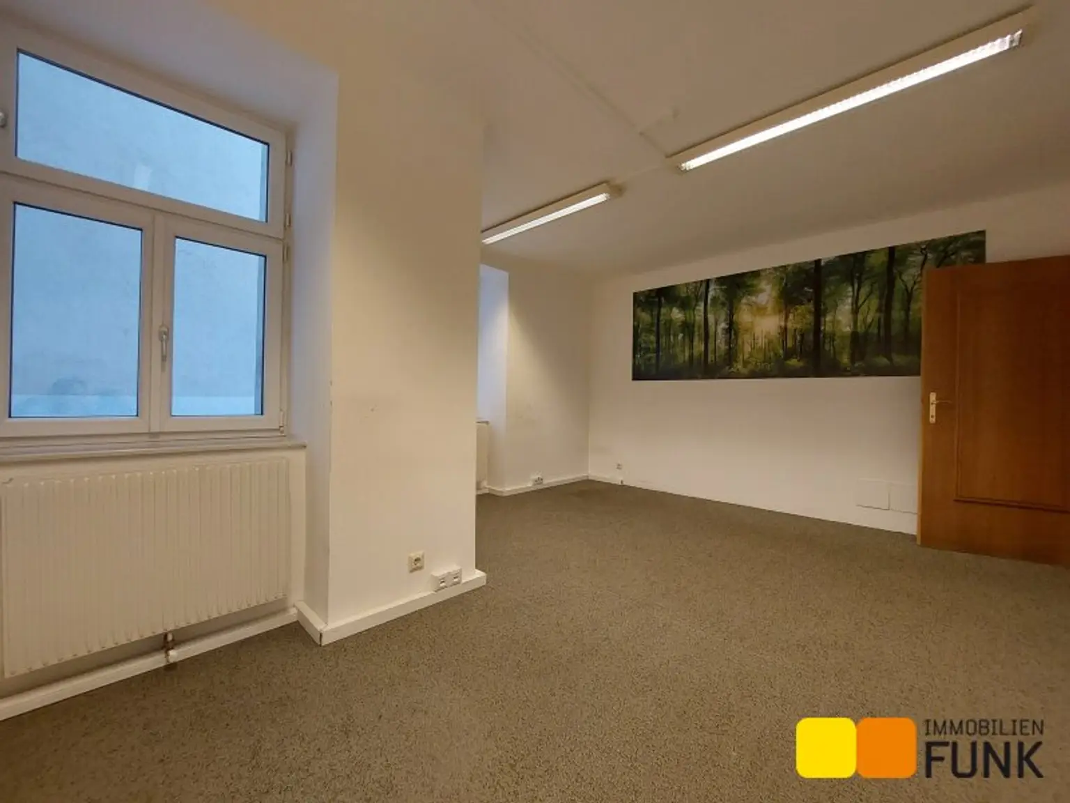 Attraktives Büro mit eigener Garage und zusätzlicher Lagerfläche