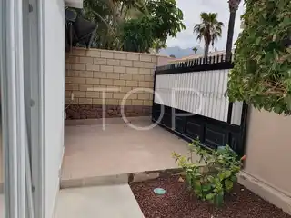 VILLA-EL-DUQUE-ENTRADA-PARKING