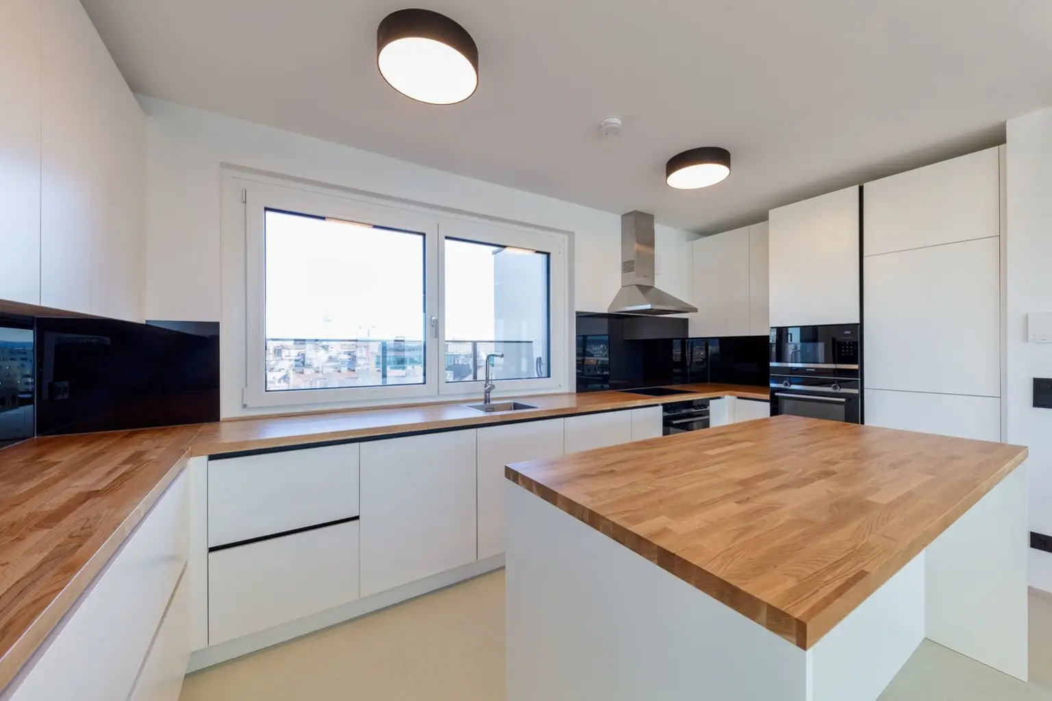 Dachgeschoss-Maisonette mit Garten direkt bei U1 Hauptbahnhof - Neubau Erstbezug + Jahreskarte Öffis