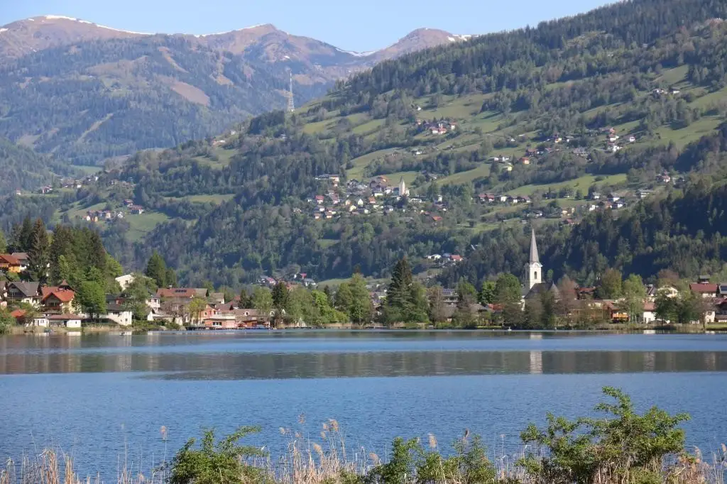 Seegrundstück - exklusiv und idyllisch - wohin mit der Seele, wenn nicht an den See!