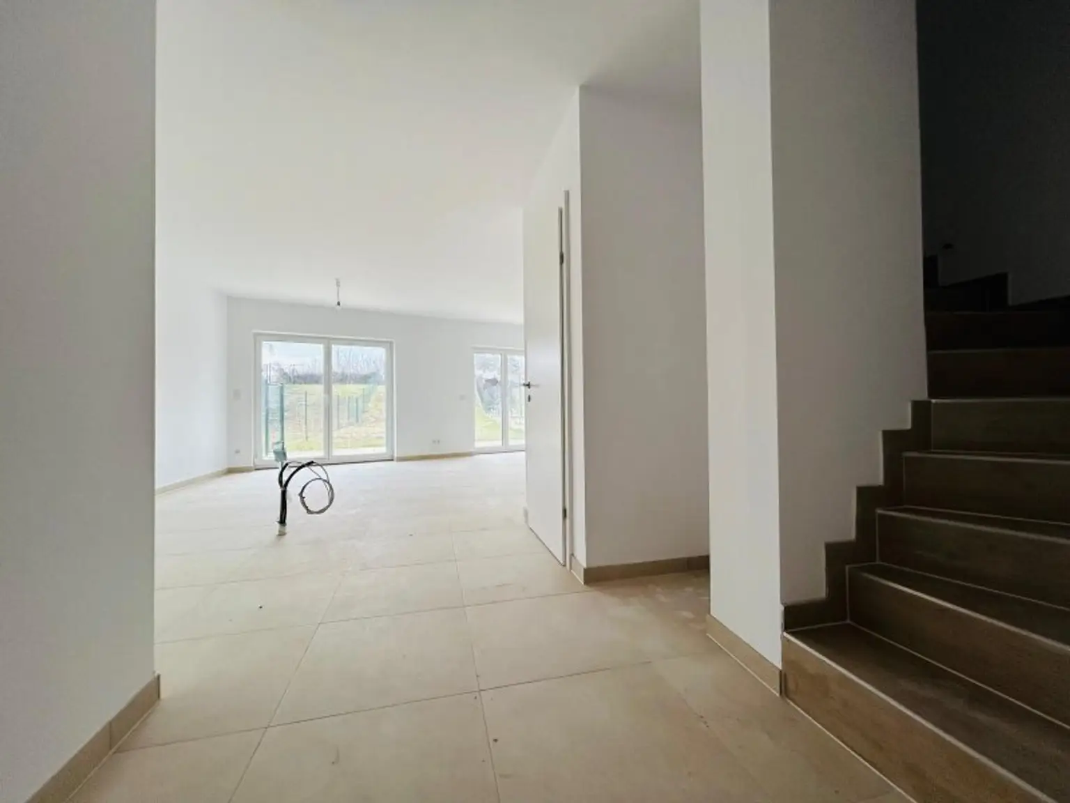 Traumhafte Doppelhaushälfte - Erstbezug, 5 Zimmer, Garten, Terrasse, 2 Stellplätze - Nähe Bahnhof!
