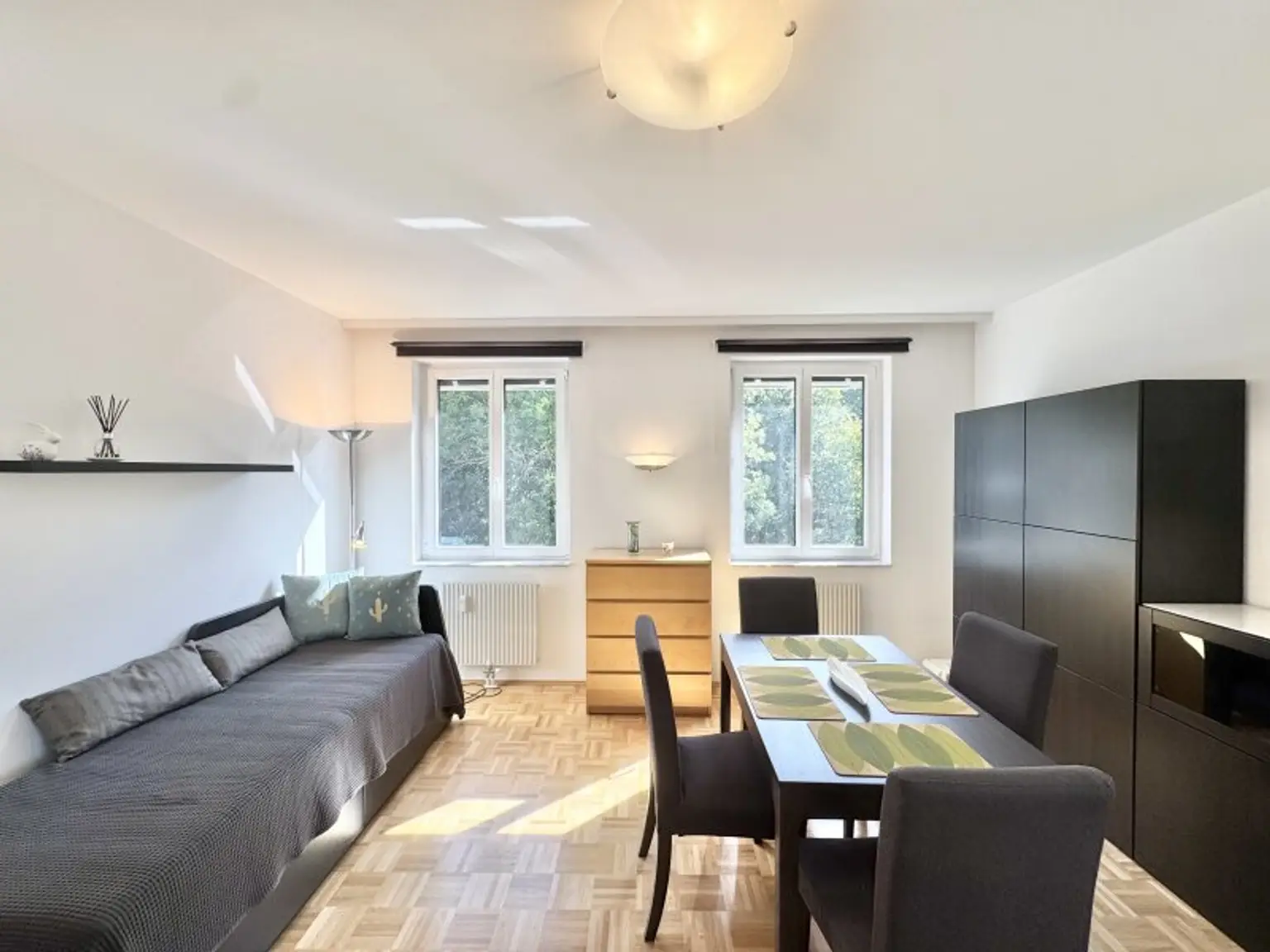 Helles, vollmöbliertes Studio in Ober St. Veit | Garagenstellplatz im Haus