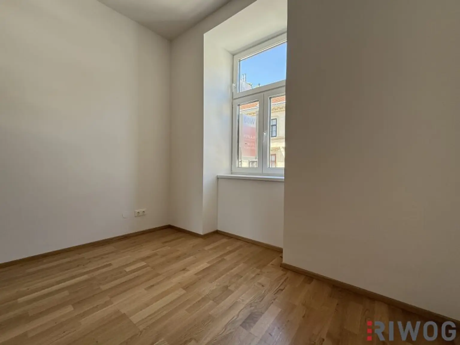 NEUER PREIS - SOMMERAKTION | 3-Zimmer Altbauwohnung mit großem innenhofseitigem Balkon im 1. Liftstock | ERSTBEZUG NACH SANIERUNG