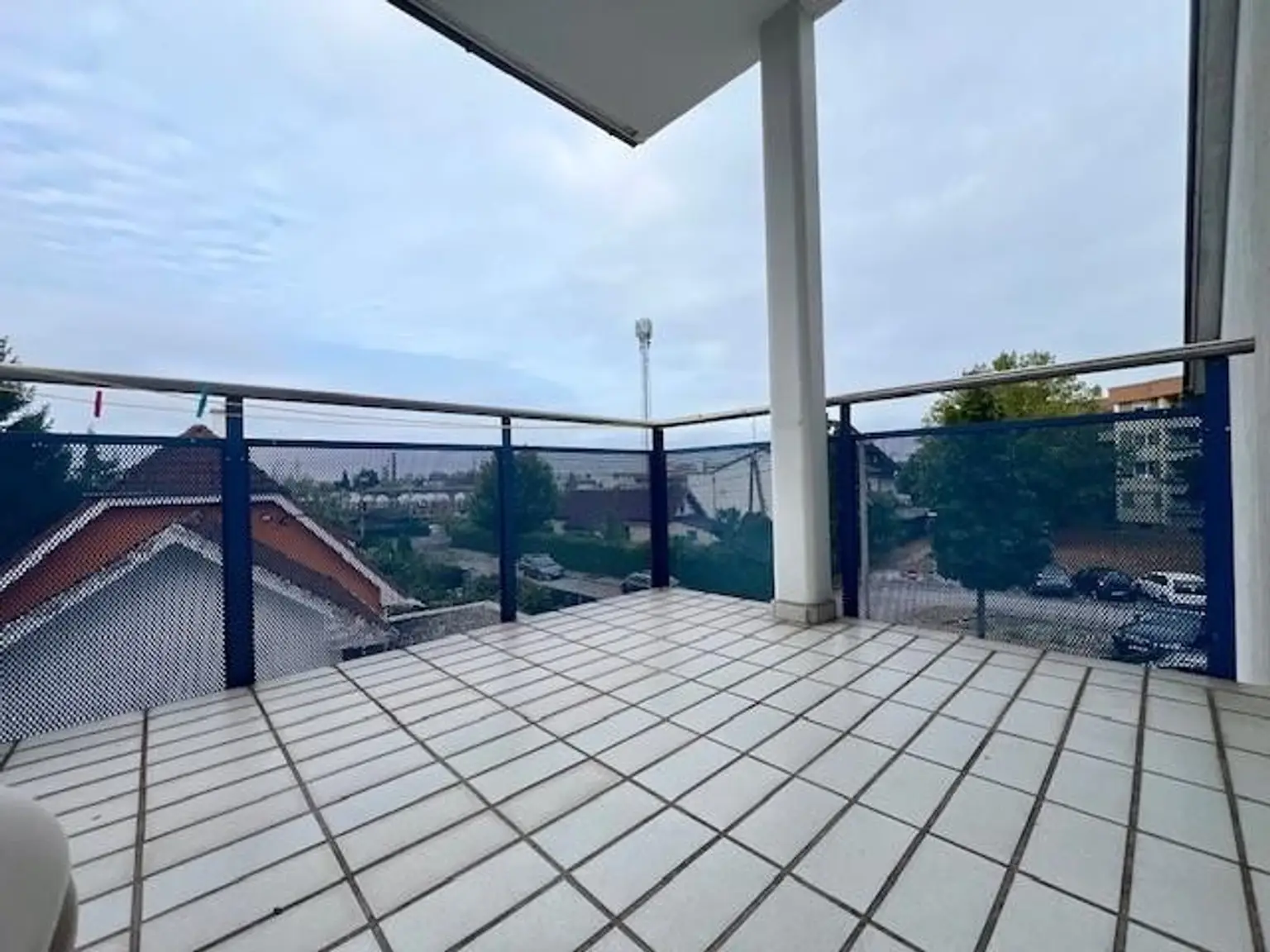 Schöne 2-Zimmer-Dachgeschoss-Wohnung mit Balkon und Parkplatz