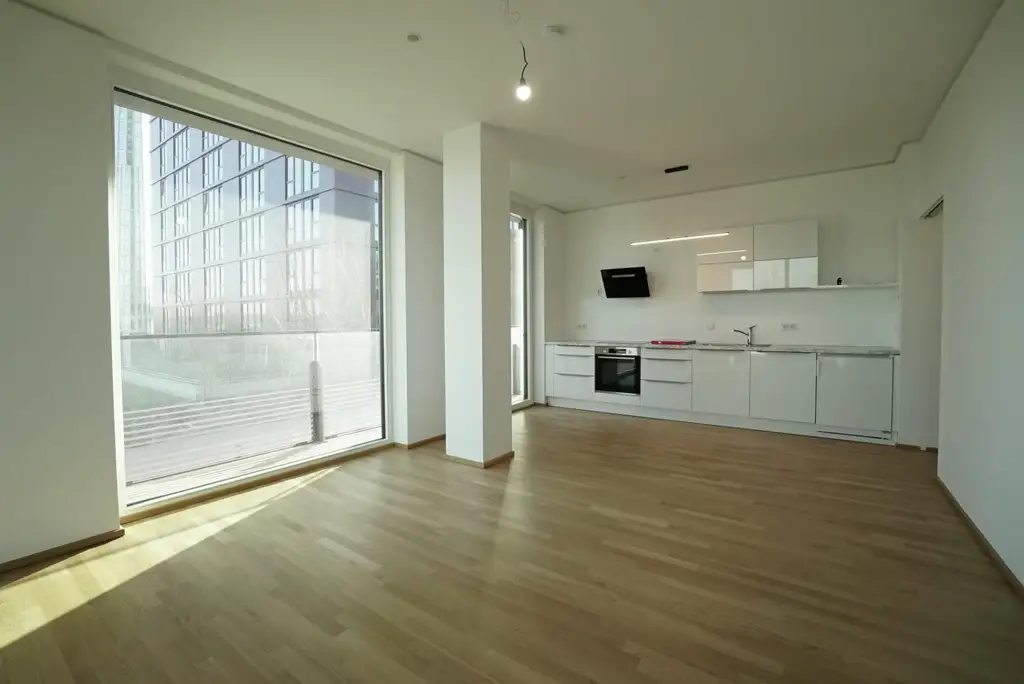 2 Zimmer + Balkon im TRIIIPLE! VIDEOBESICHTIGUNG!