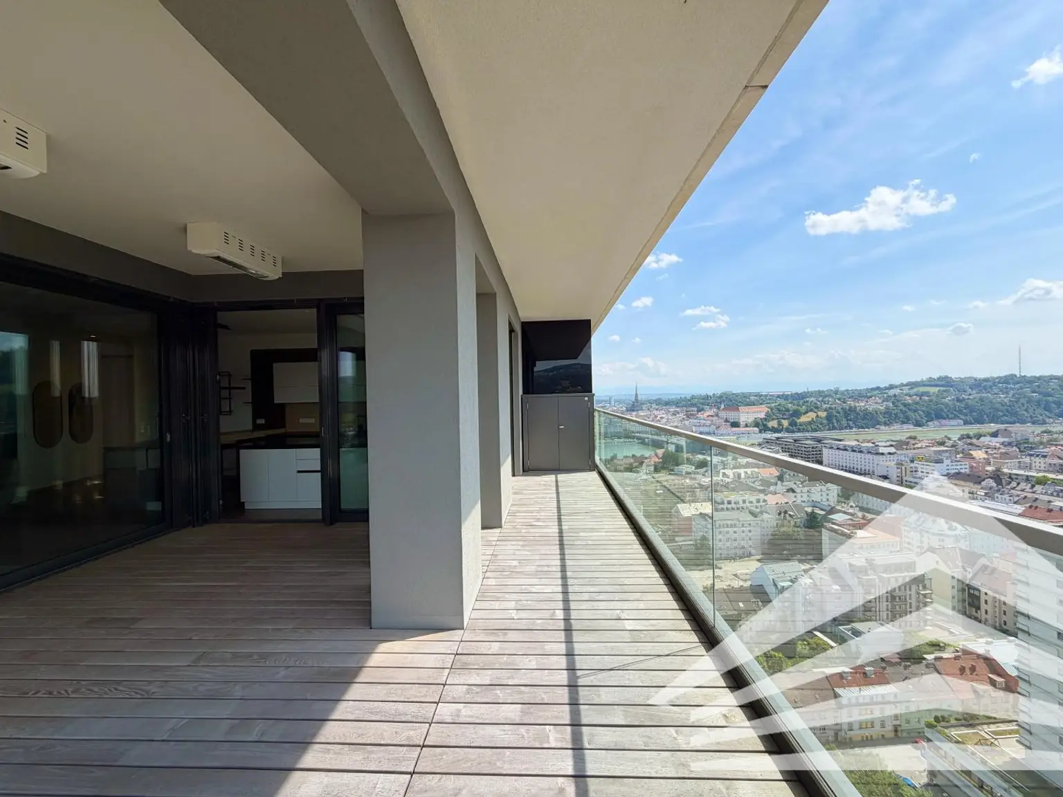 Balkon mit Stadtblick