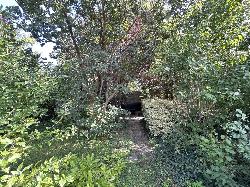 Traumhafte Lage, auf Eigengrund und unmittelbarer Nähe zum Donaupark/ Alte Donau - Bruckhaufen