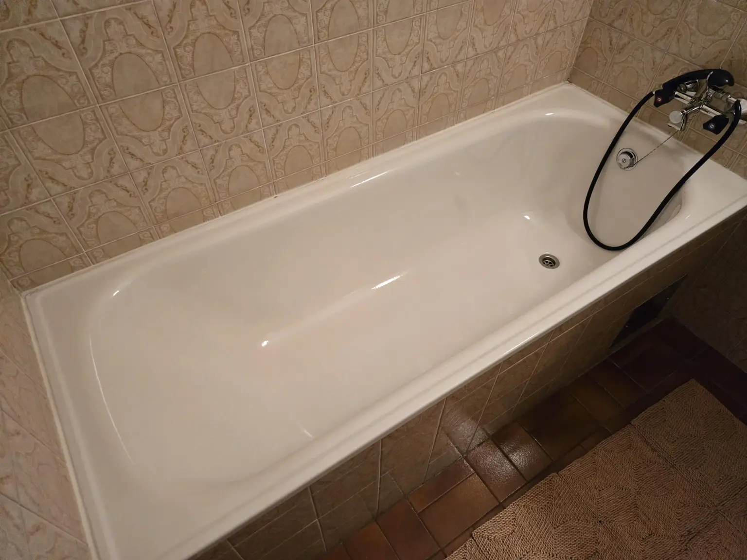 Badewanne im guten und gepflegten Zustand