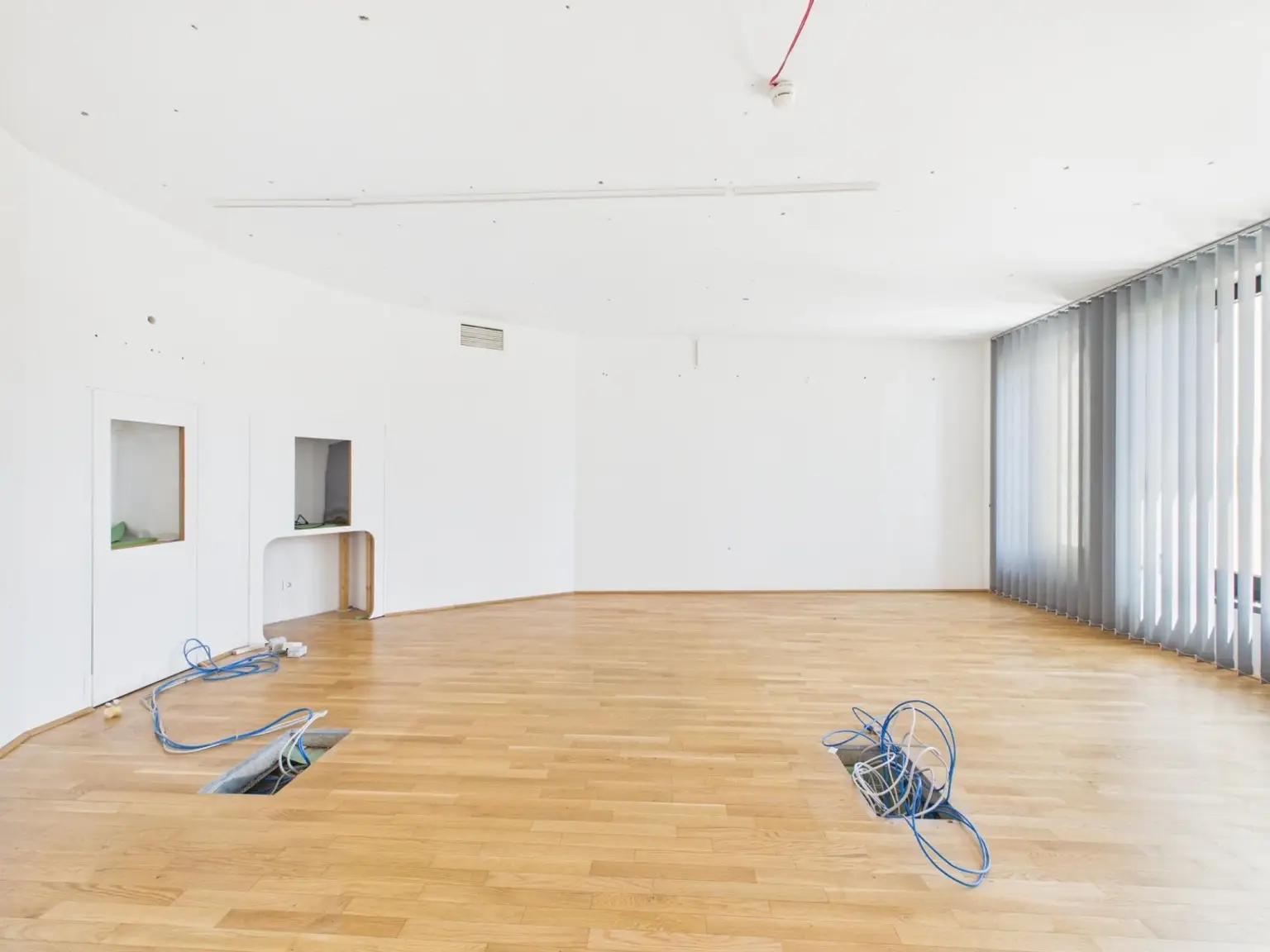 CAM04191G0-PR0086-STILL004