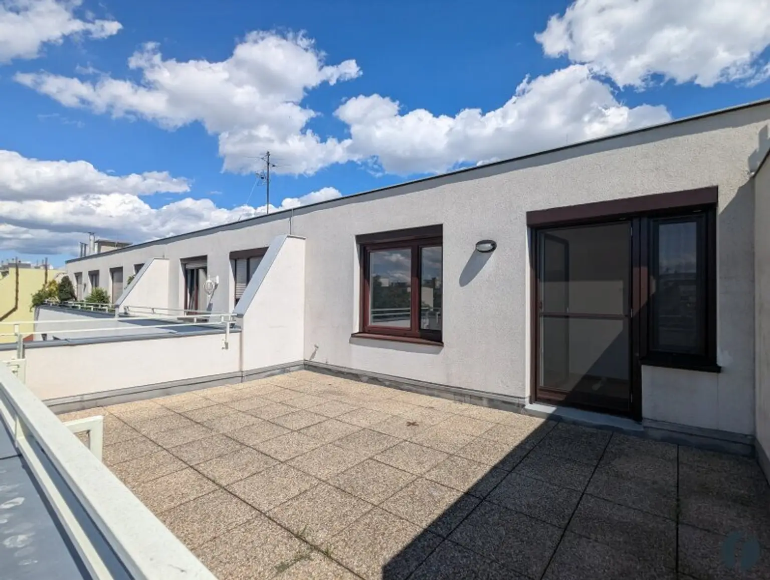 Ganz oben. Ganz privat. 2 Terrassen für jeden Sonnenmoment. 2-Zimmer-Wohnung in zentraler Lage.