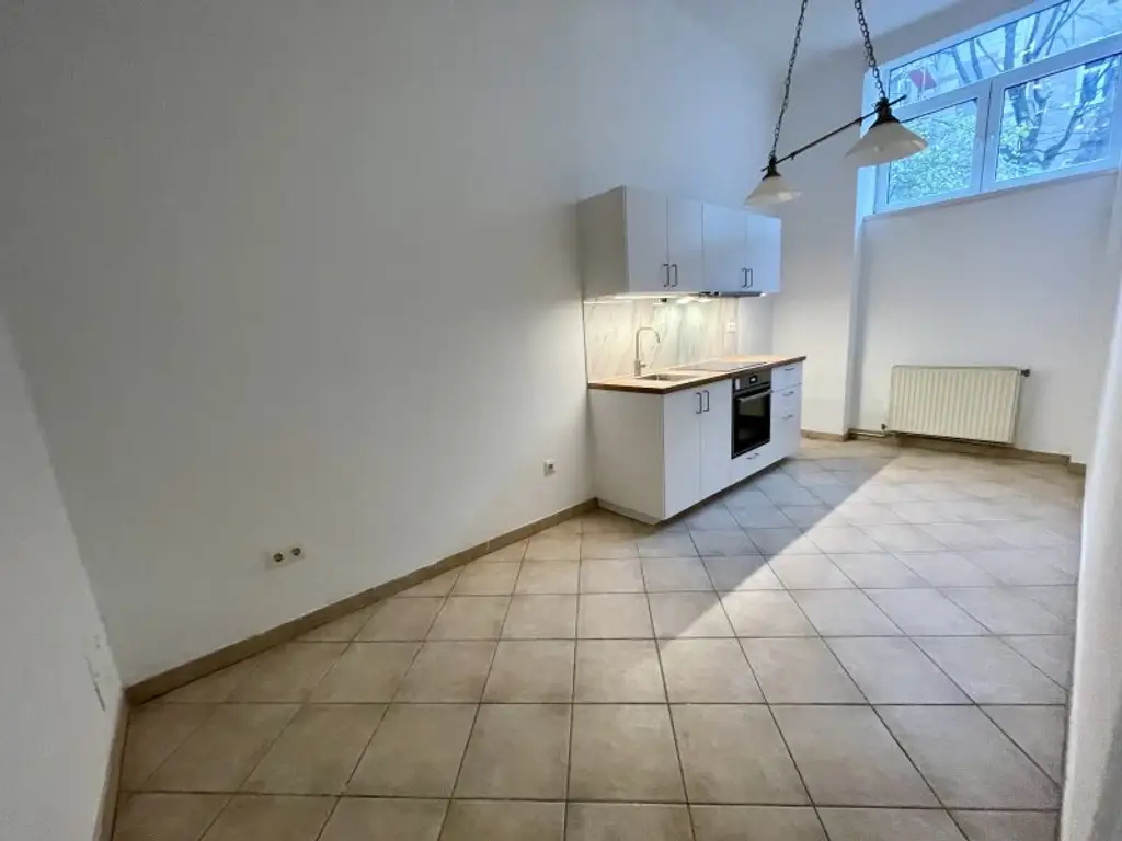 2,5-Zimmer-Hochparterre-Wohnung im gepflegten Altbau