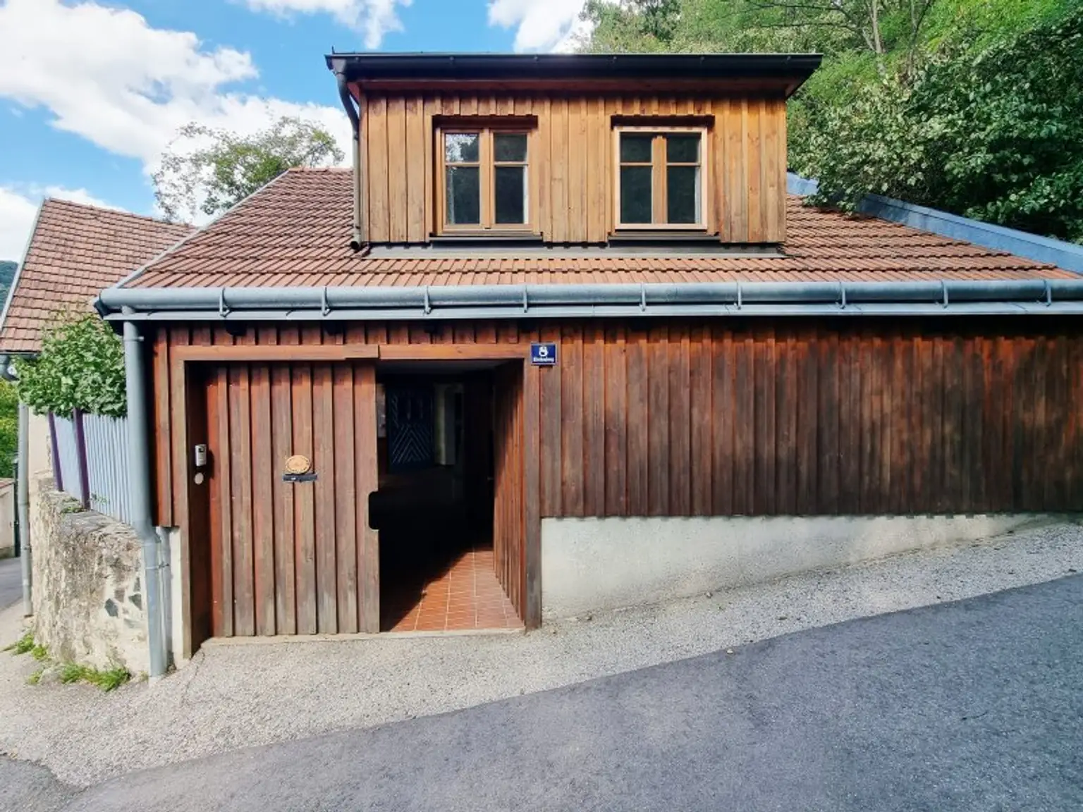 Geschichte atmen, Weinlandschaft genießen, am Ursprung der Marktgemeinde wohnen