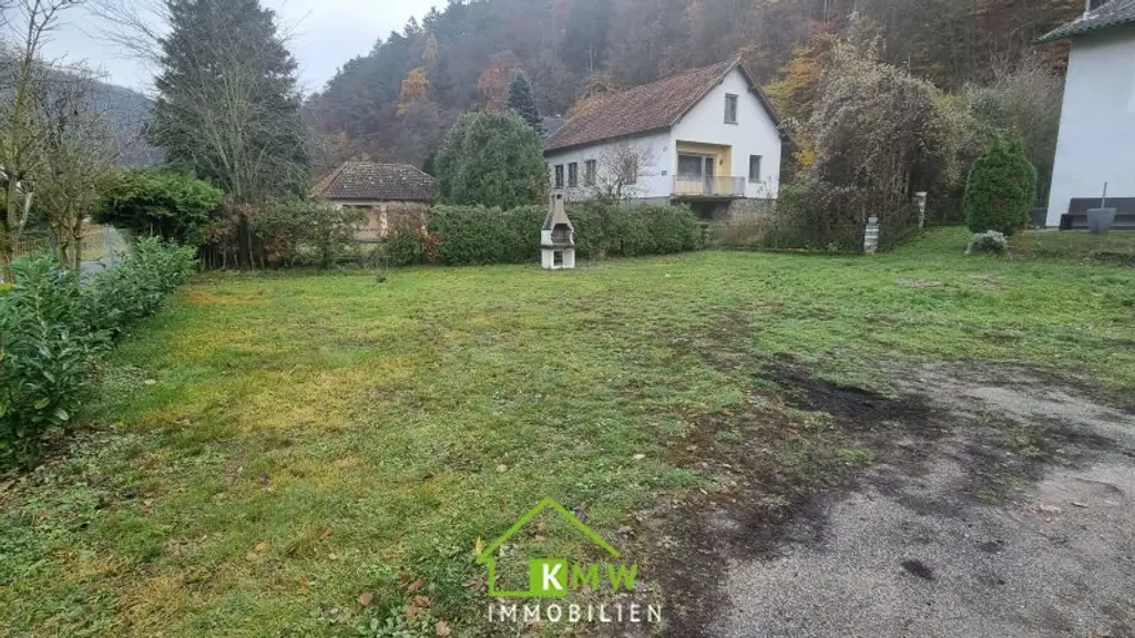 NEU AM MARKT: Wohnhaus am Waldrand