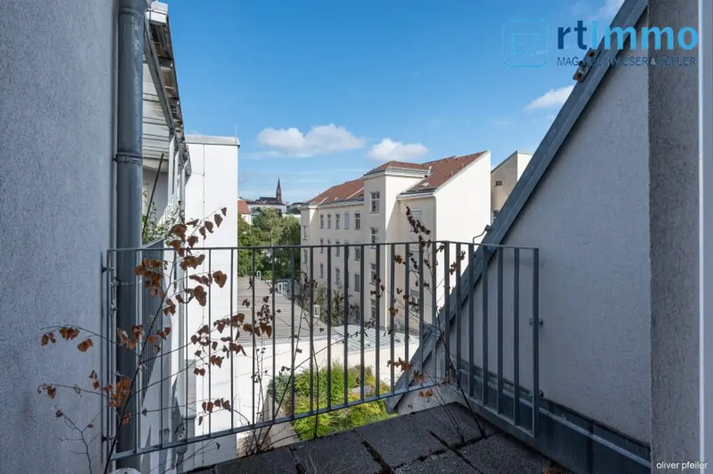WOHLFÜHLWOHNUNG 3-ZIMMER DACHGESCHOSSWOHNUNG MIT KLIMAANLAGE und kleiner Terrasse