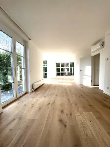 Prestige Living in Sievering: Großzügige Gartenwohnung mit Stil