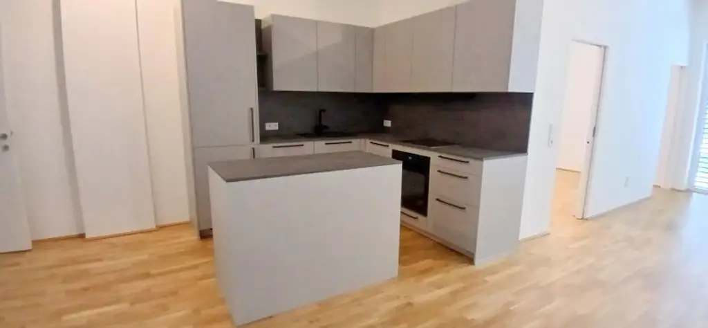 NEUBAU - ERSTBEZUG - Top 2 - Wunderschöne 2 Zimmerwohnung mit kleinem Garten, Terrasse und einem eigenen Tiefgaragenplatz