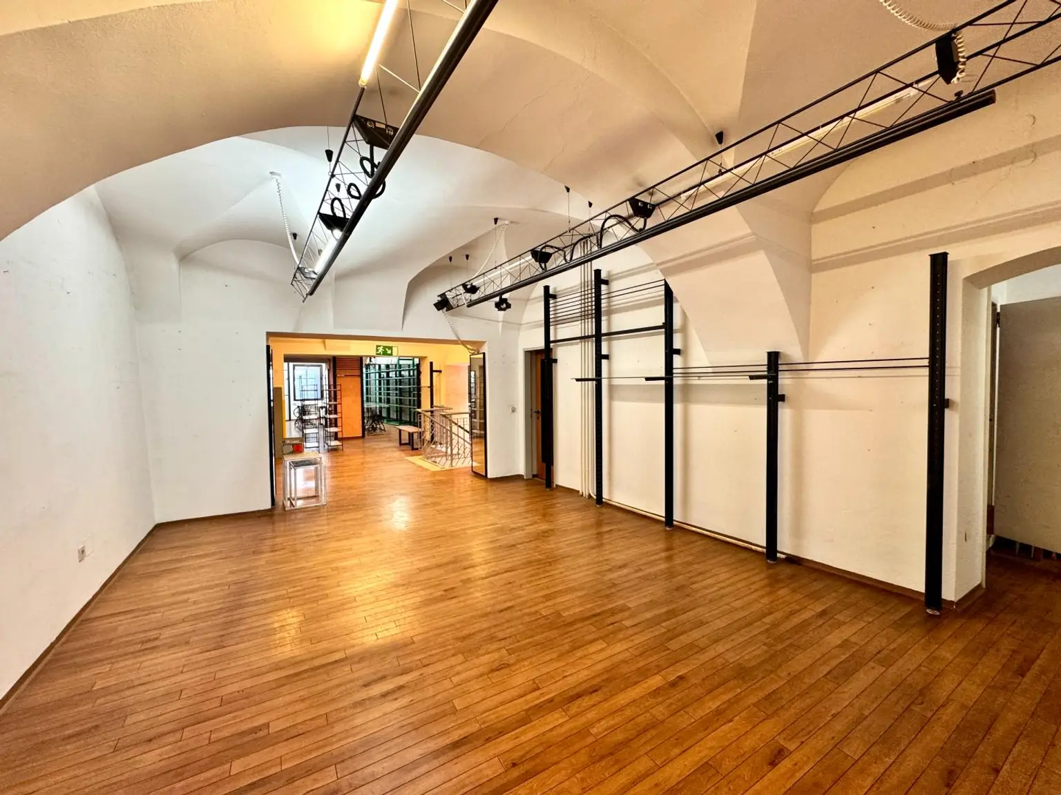 B(ETTER)2 - Geschäftshaus für Handel, Dienstleistung oder Büro zu mieten